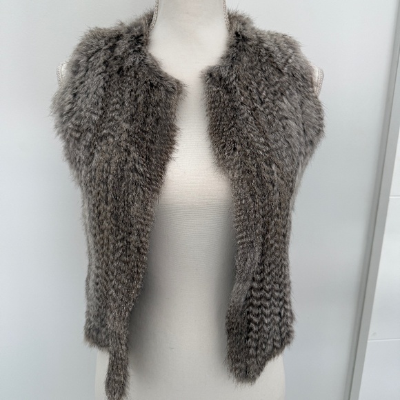 525 Girls Rabbit Fur Vest Sz L - Picture 1 of 8
